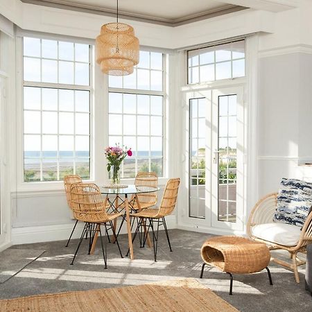 A View Of The Bay- Panoramic Sea Views- Sleeps 4 Lägenhet Westgate-on-Sea Exteriör bild