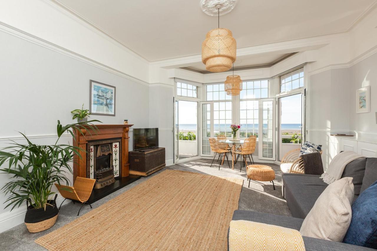 A View Of The Bay- Panoramic Sea Views- Sleeps 4 Lägenhet Westgate-on-Sea Exteriör bild