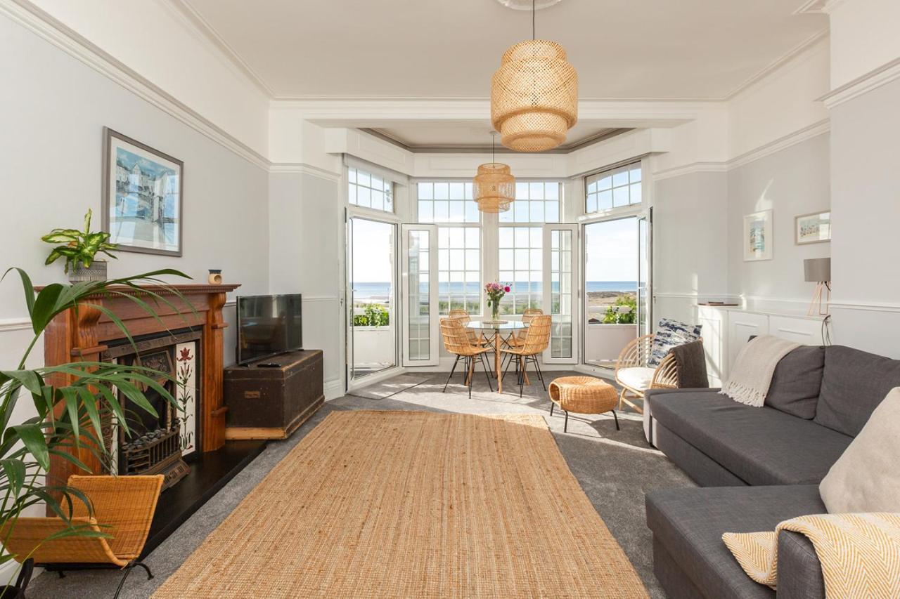 A View Of The Bay- Panoramic Sea Views- Sleeps 4 Lägenhet Westgate-on-Sea Exteriör bild