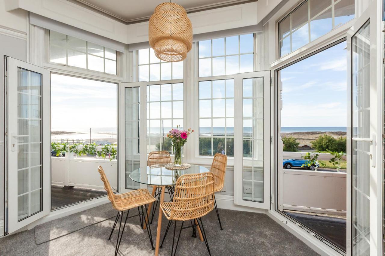 A View Of The Bay- Panoramic Sea Views- Sleeps 4 Lägenhet Westgate-on-Sea Exteriör bild
