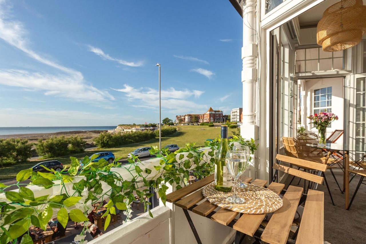 A View Of The Bay- Panoramic Sea Views- Sleeps 4 Lägenhet Westgate-on-Sea Exteriör bild