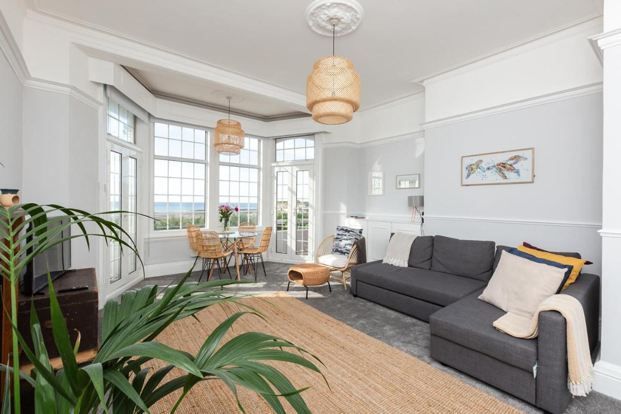 A View Of The Bay- Panoramic Sea Views- Sleeps 4 Lägenhet Westgate-on-Sea Exteriör bild