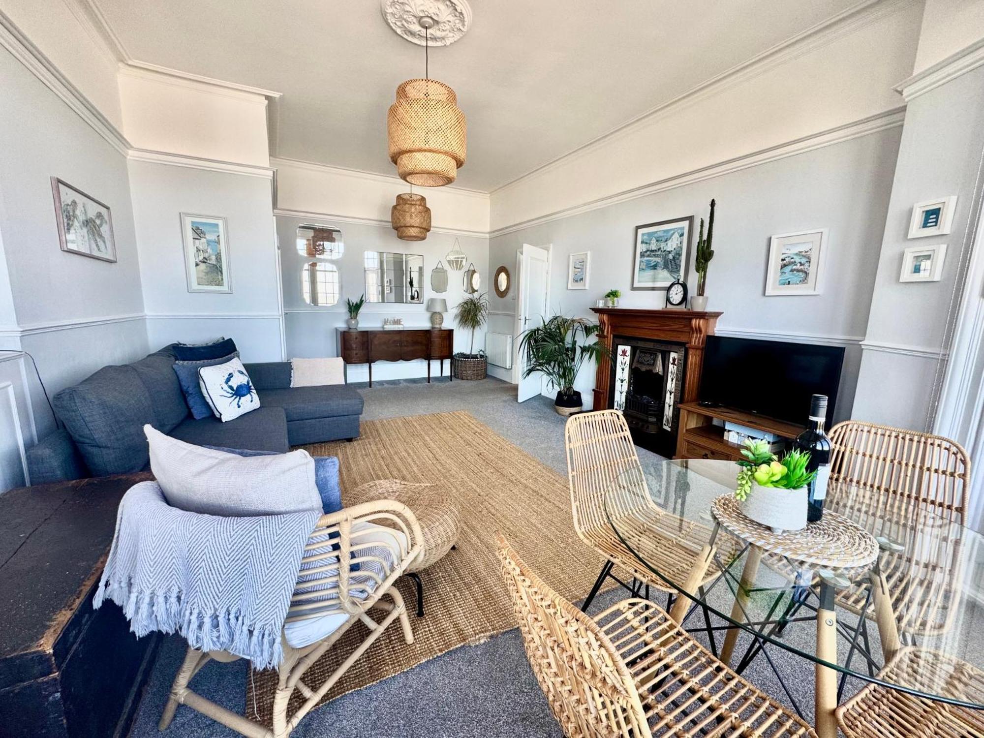 A View Of The Bay- Panoramic Sea Views- Sleeps 4 Lägenhet Westgate-on-Sea Exteriör bild